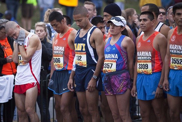 フルマラソンスタート直前のランナーたち