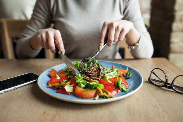 サブ4達成のために食事も気にする女性